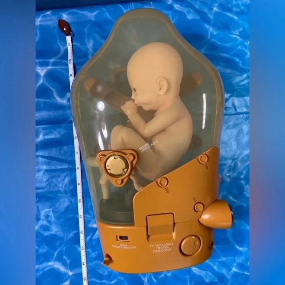 Death Stranding - Collector’s Edition  BB Pod Replica - 1/1 Scale - - Picture 11 of 16